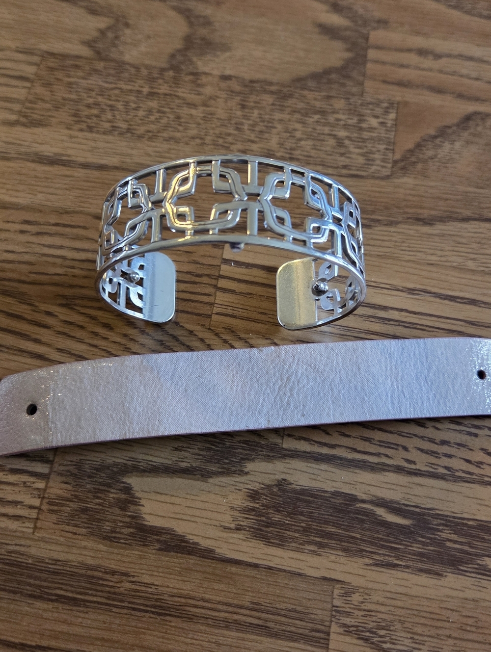 BRIGHTON "Christo London" Silver Cut-Out Cuff Bracelet W/ Leather Insert CHIC! - Picture 5 of 12